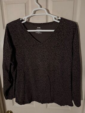EVRI 2X Everyday Tee Relaxed Fit Charcoal Leopard V-Neck Long Sleeve Top